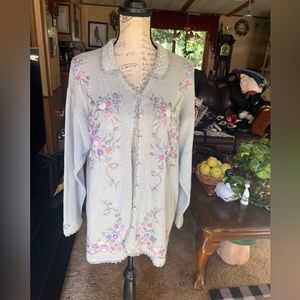 Woman’s vintage Jenny pearl buttons floral embroidered knit cardigan granny core